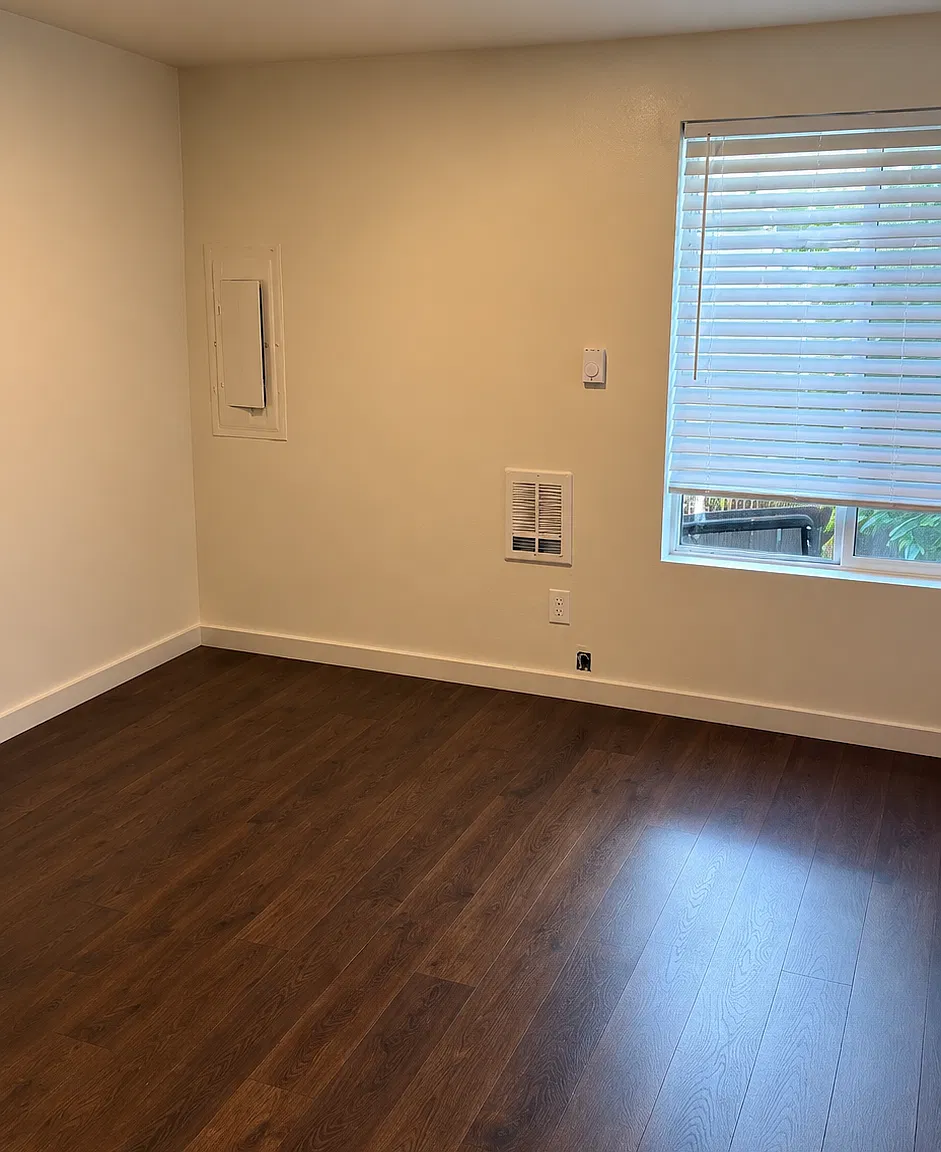 3 bed, 953 sqft, $1,995 — Photo 1