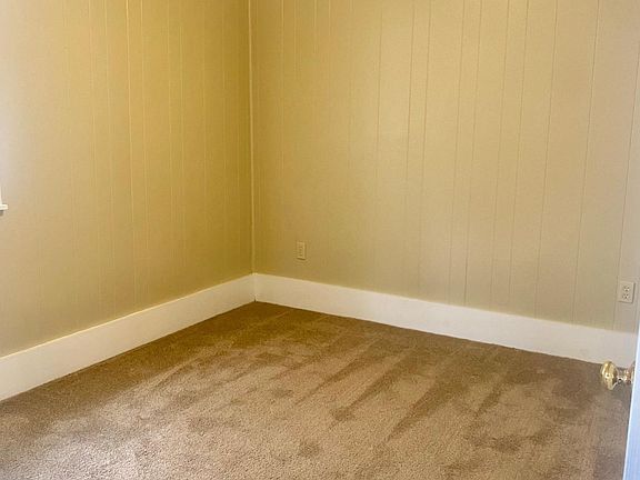 4th image of 27 Flohr Ave #1