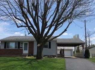 561 Crescent Dr, West Jefferson, OH 43162