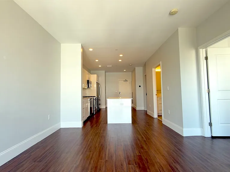 205 Maverick St #412 — Photo 3