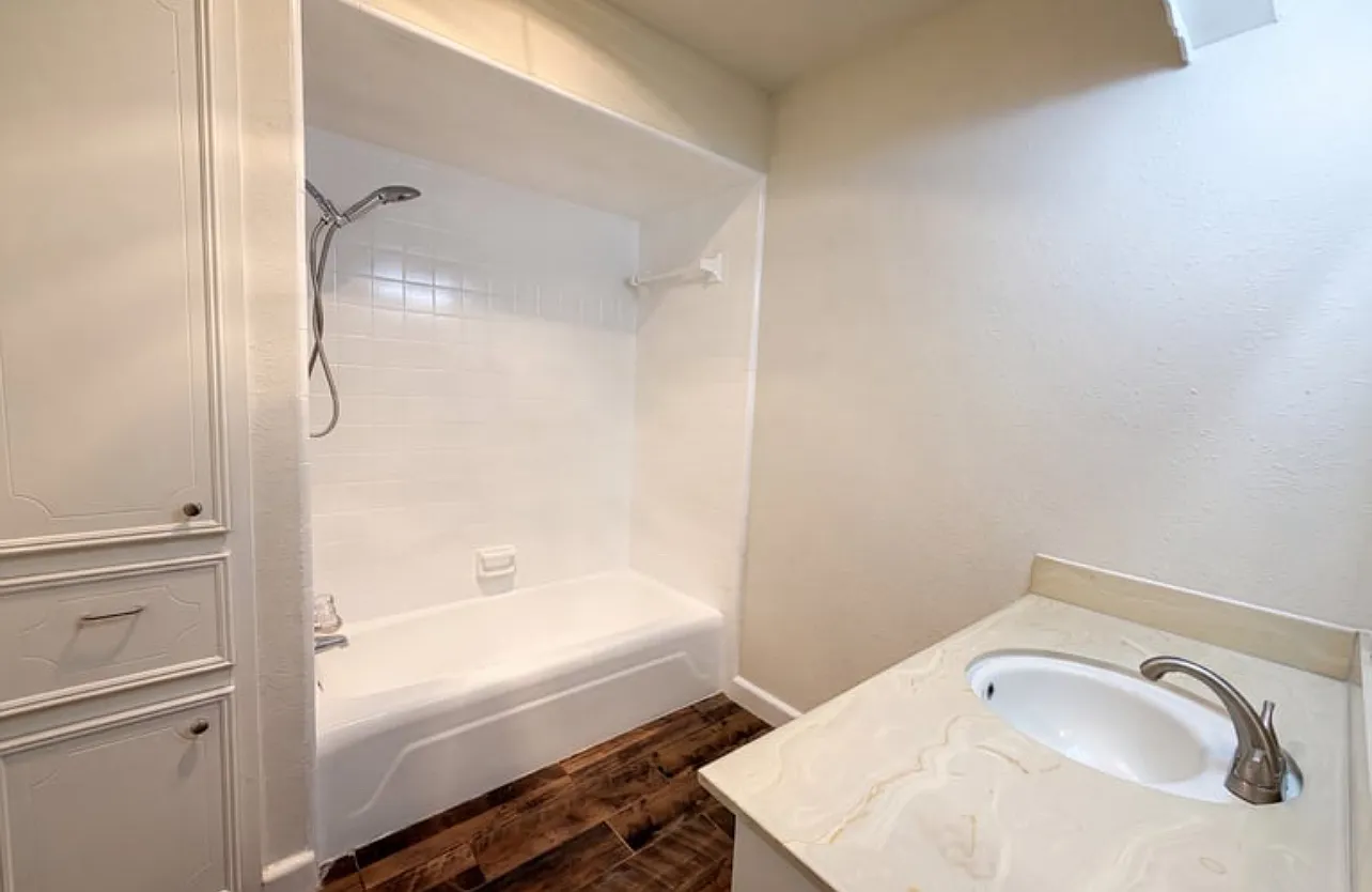 4 bed, 2.5 bath, 2365 sqft, $2,169 — Photo 2