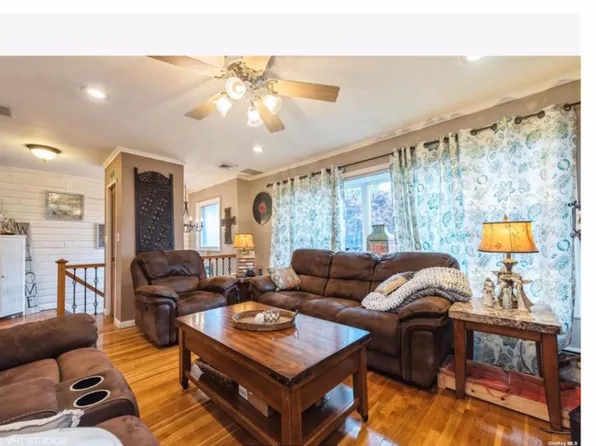 122 Parma Rd APT 2, Island Park, NY 11558