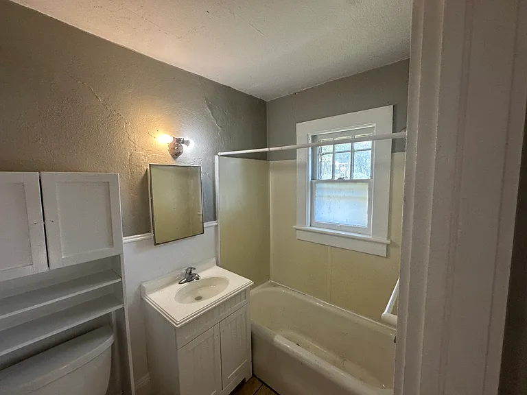 152 Walnut St #6 — Photo 2