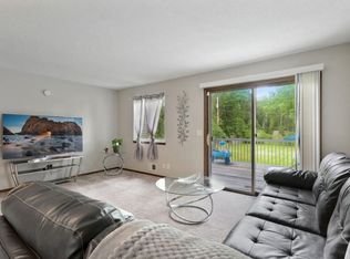 2720 Hawthorne Ave E, Maplewood, MN 55119