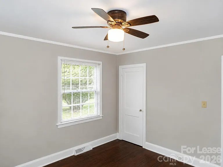 2733 Parkway Ave — Photo 5