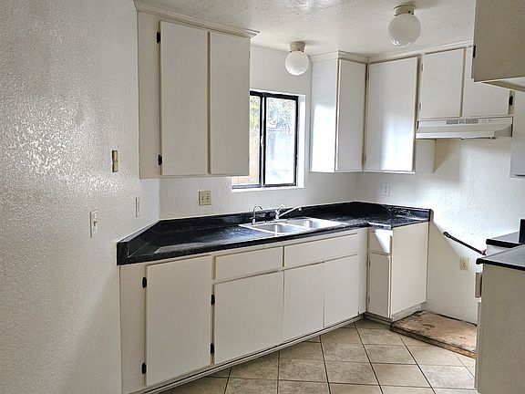 4th image of 410 Garfield St #A