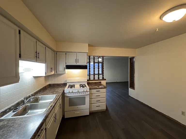 10112 W Sharon Ln — Photo 8