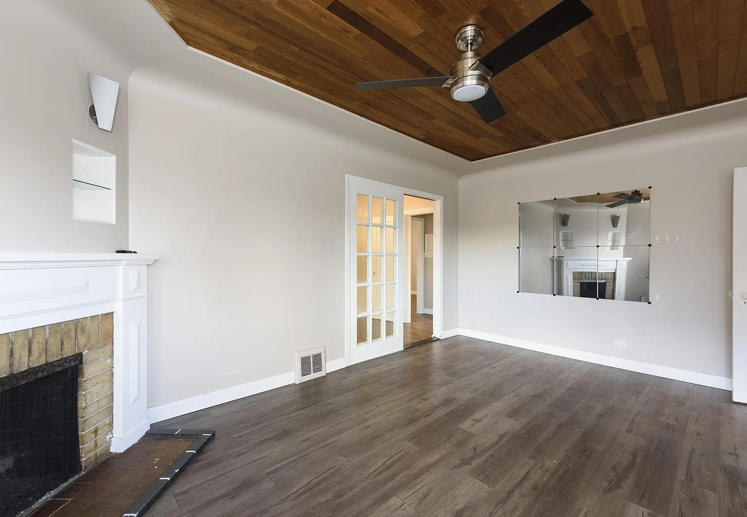 2 bed, 827 sqft, $2,999 — Photo 3