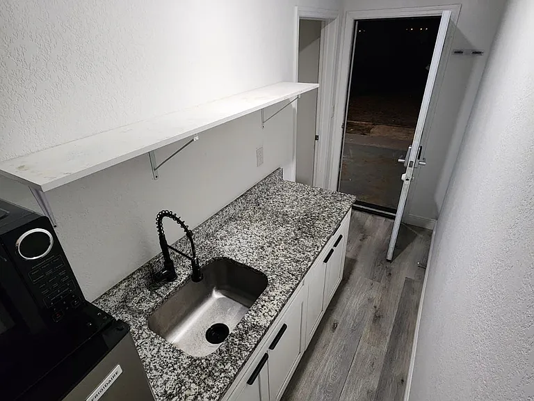 1605 N Gomez Ave — Photo 42