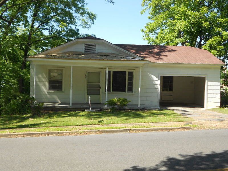 2nd image of 219 Myrtle St W