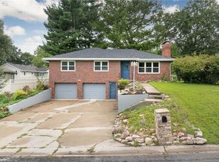 1806 Safari Dr, Saint Joseph, MO 64506