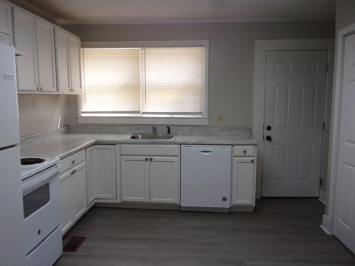 2 Bedroom 1 1/2 Bath Townhome Walking Distance to Winthrop University — Photo 3