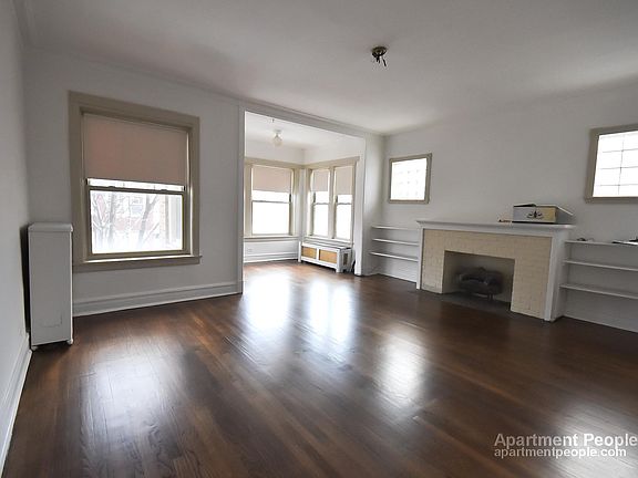 3rd image of 1910 W Ainslie St #2