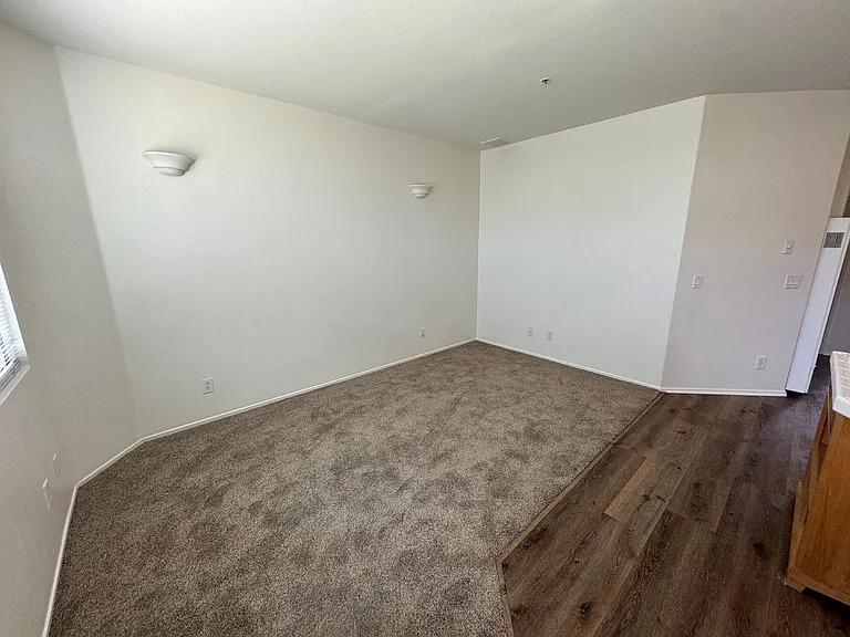 1073 N Ventura Ave #&-32 — Photo 5
