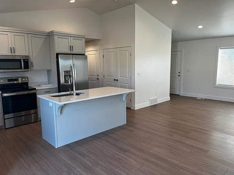 575 E Canyon Rim Rd — Photo 4