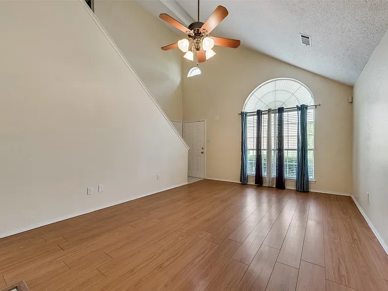 1508 Mountain Side Dr — Photo 3