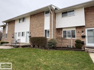 8620 Kaltz St, Center Line, MI 48015