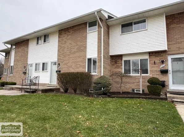 8620 Kaltz St, Center Line, MI 48015