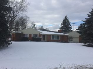 8010 Dungarvin Dr, Grand Blanc, MI 48439