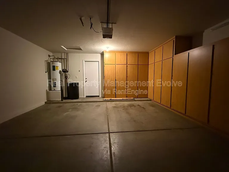 1516 E Bowker St — Photo 25