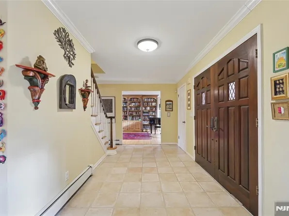 45 Hickory Ln, Closter, NJ 07624