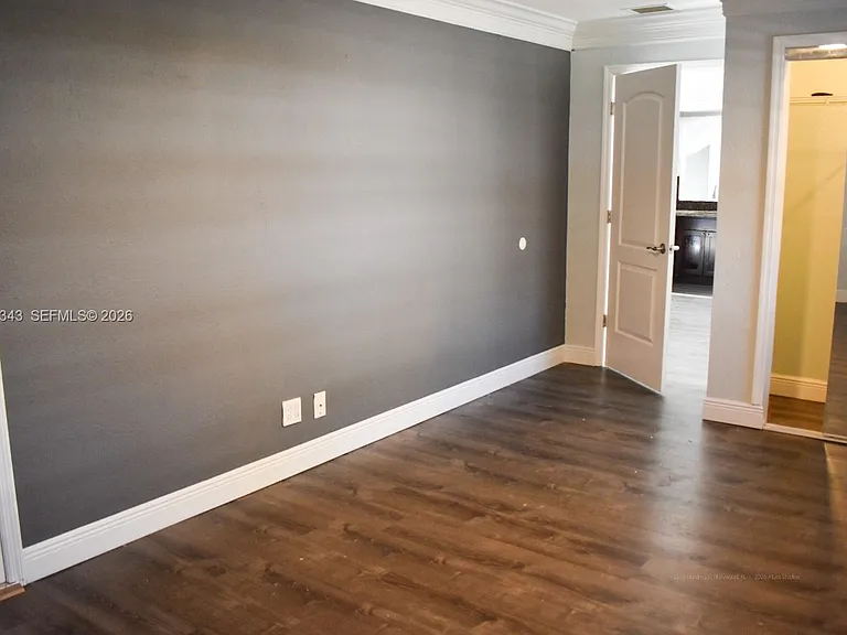 2218 N Harding St — Photo 30