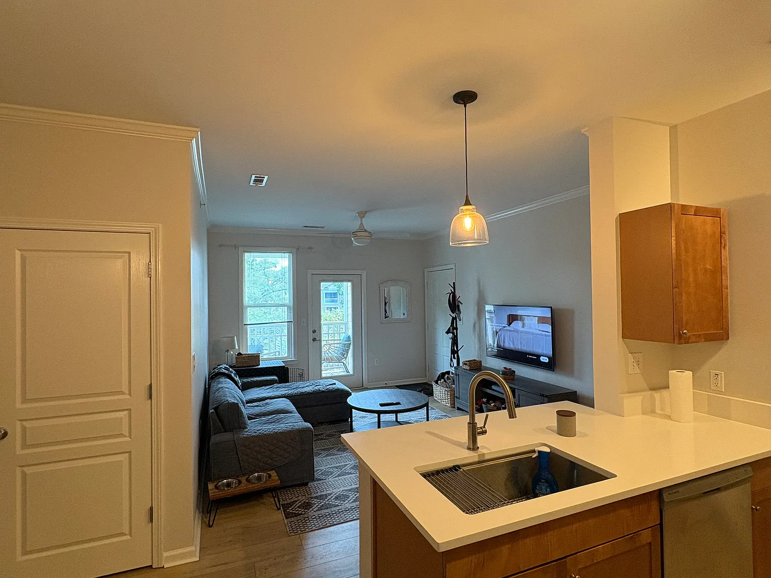2 bed, 890 sqft, $1,995 — Photo 4