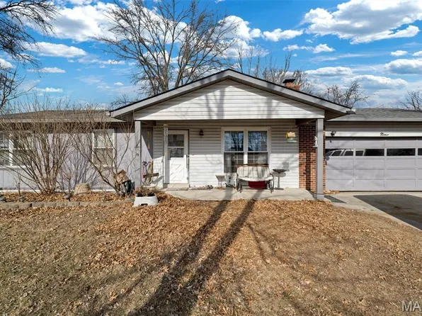 9 Christine Dr, O'Fallon, MO 63366