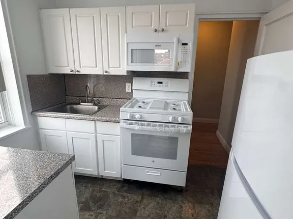 3210 Arlington Avenue image 1 of 8