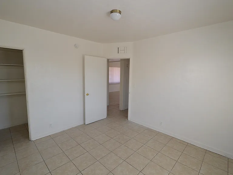 2425 N Los Altos Ave — Photo 7