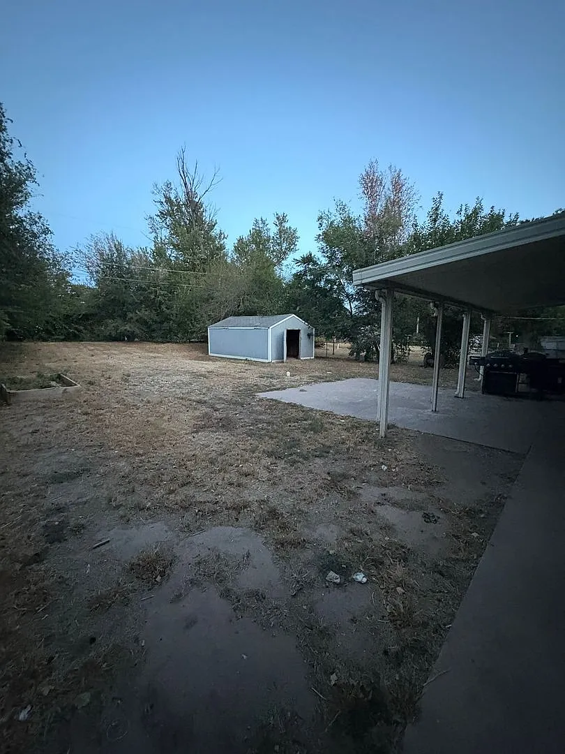 3 Bedroom 1 Bath Rental Available — Photo 2