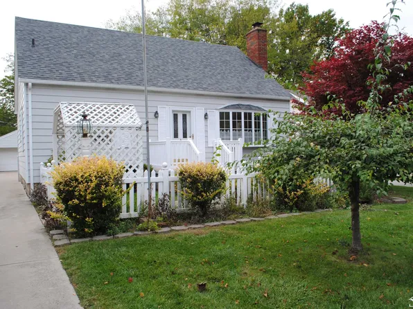 1953 Vivian Rd, Monroe, MI 48162