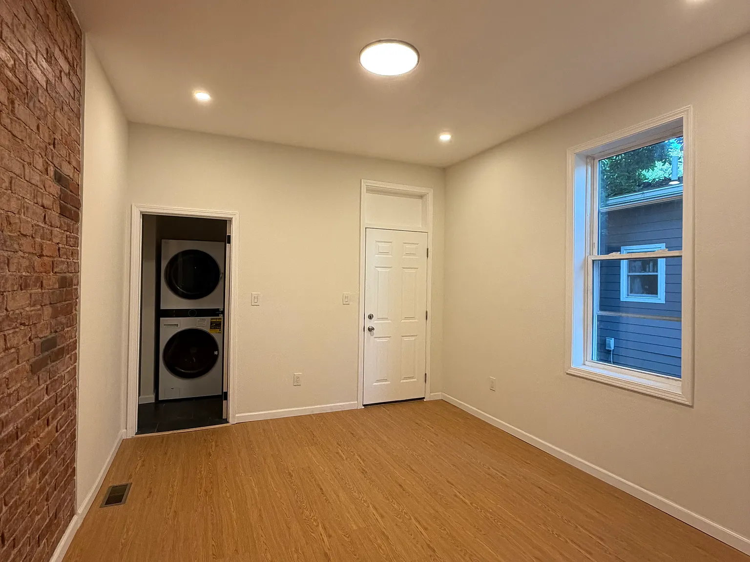 4 bed, 2.5 bath, 2246 sqft, $2,990 — Photo 4