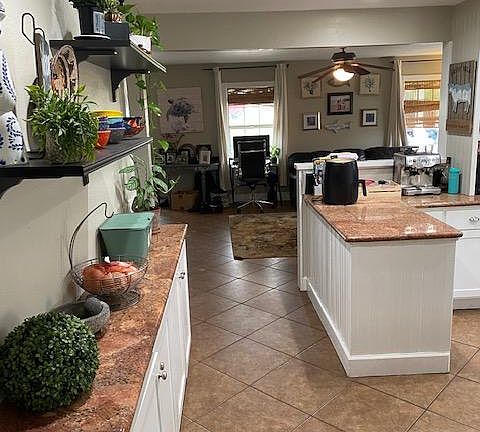 5th image of 821 Montview Dr