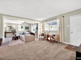 277 Ramsey Ln, Ballwin, MO 63021