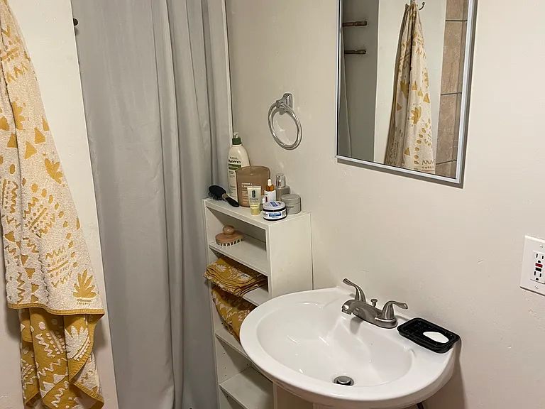 1911 W Palm Ln #D — Photo 11
