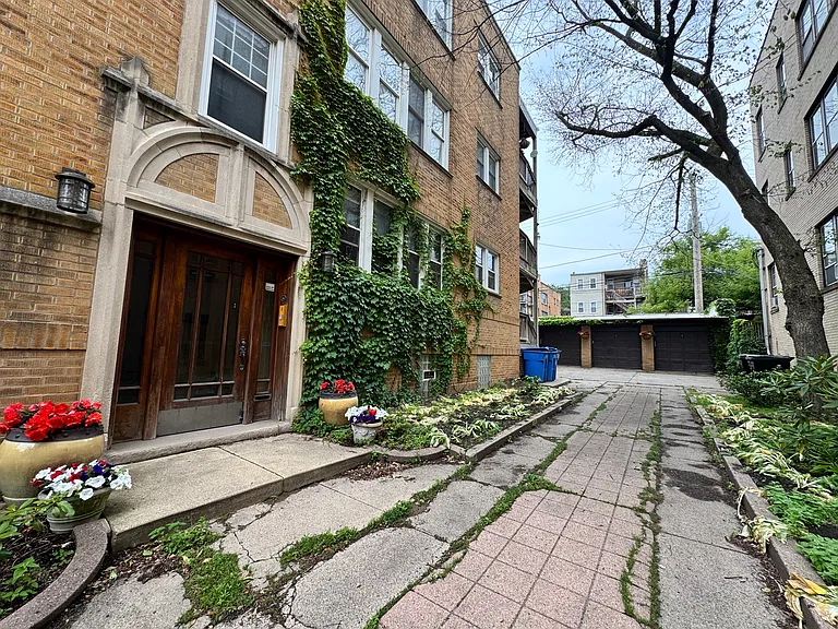 2050 W Farwell Ave #G — Photo 1
