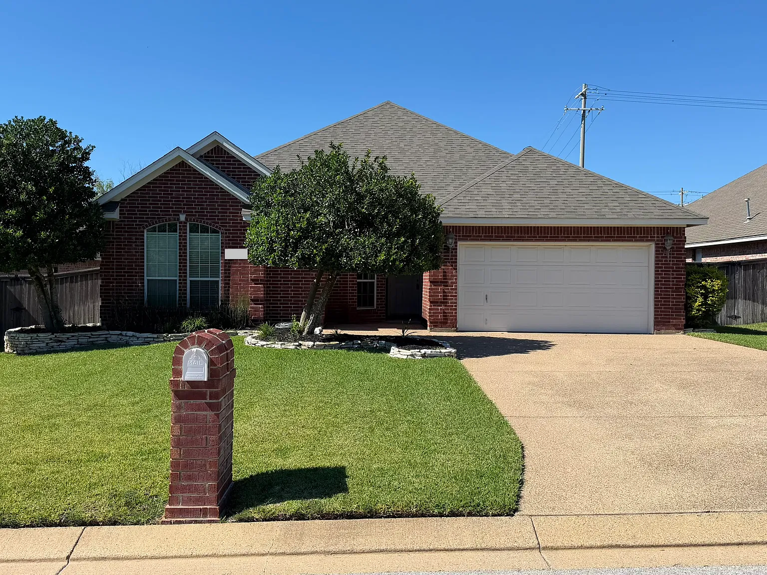 3 bed, 1900 sqft, $2,100 — Photo 1