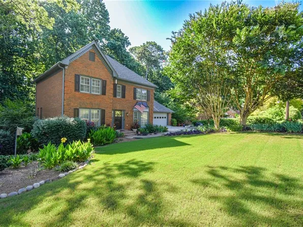 5245 Bowers Brook Dr, Lilburn, GA 30047