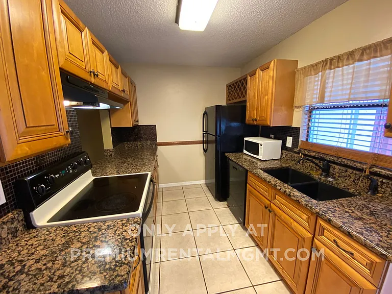 1605 Shady Ridge Ct — Photo 8