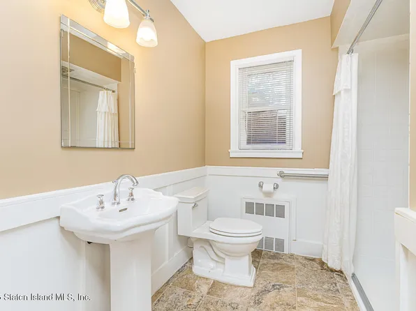 35 Shawnee Street image 13 of 24