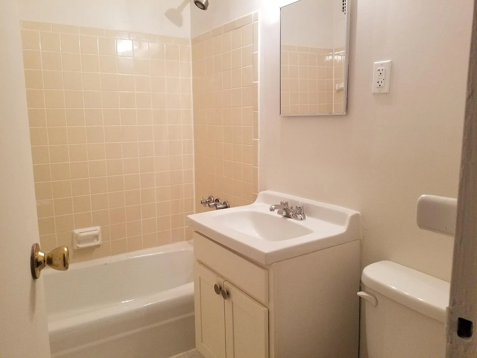 1 bed, $2,900 — Photo 2