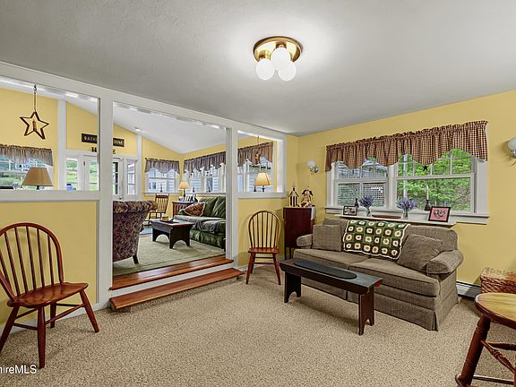 5th image of 924 Henderson Rd