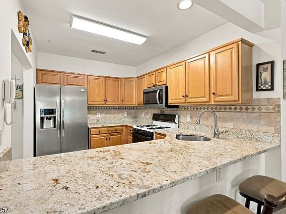 2nd image of 1212 Bush Cir