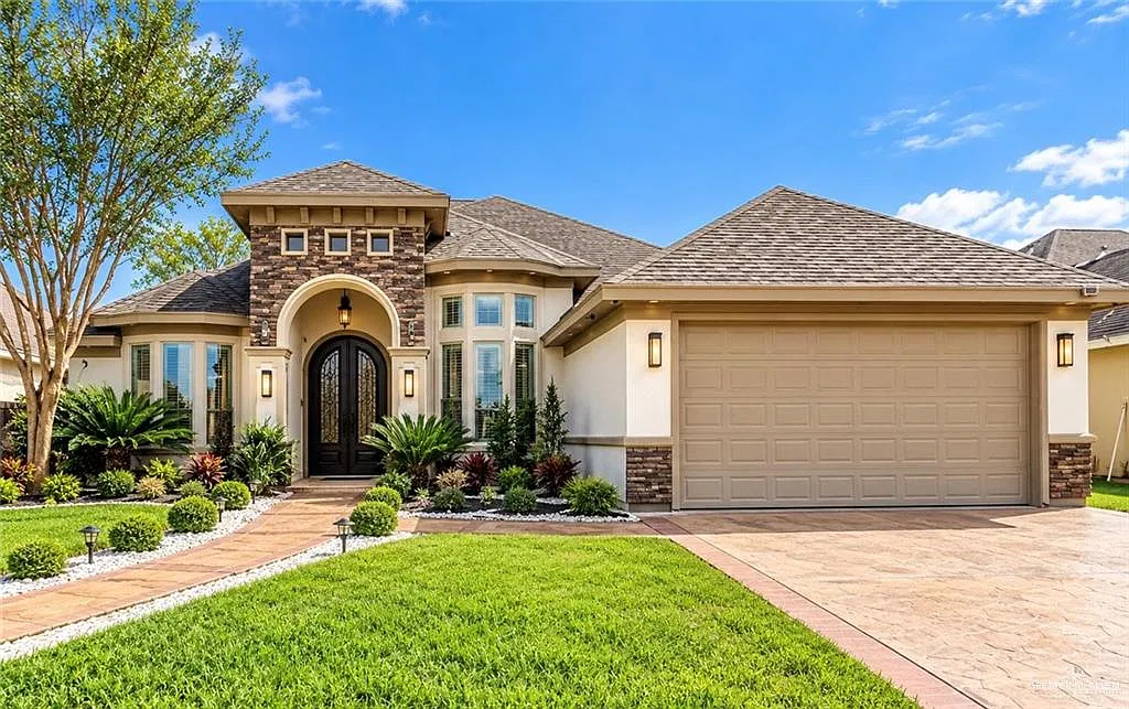 4 bed, 2.5 bath, 1839 sqft, $2,500 — Photo 1