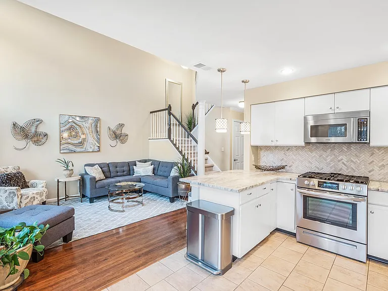 2802 Johnson Cir — Photo 11