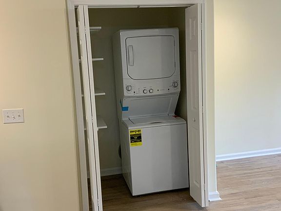 New washer/dryer in apartment