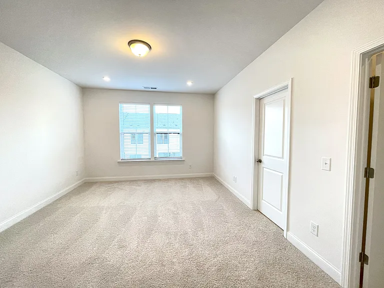5005 Layman Dr — Photo 17