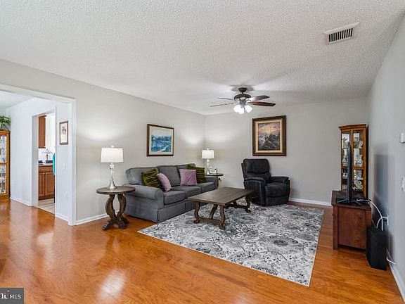 5th image of 226 N Pondview Blvd
