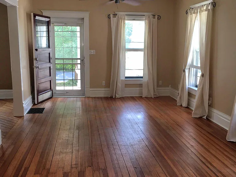928 E Davenport St — Photo 3